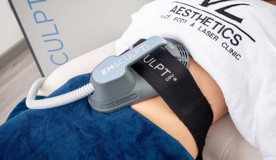 A VL Aesthetics’ practitioner administering Emsculpt Neo for losing belly fat and body toning